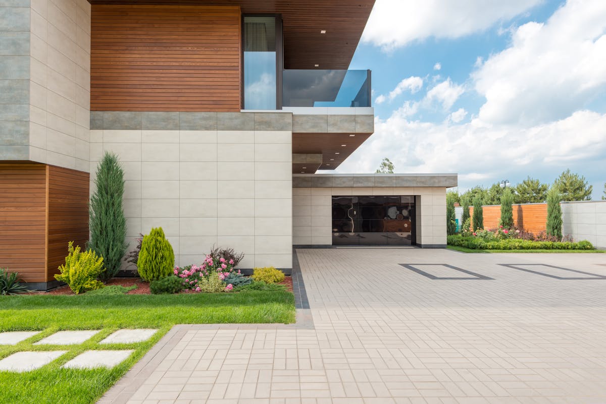 5 Ways a New Concrete Driveway Transforms Your Emerald Coast Home
