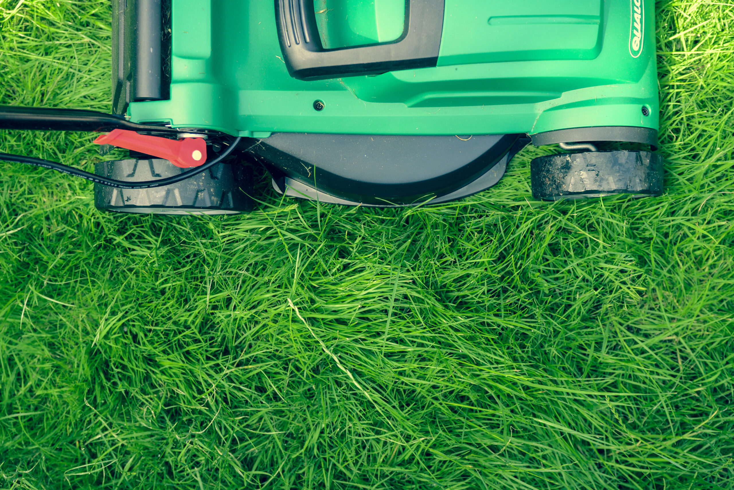 Grass Being Cut | Keep It Wet Concrete landscaper-gallery-03