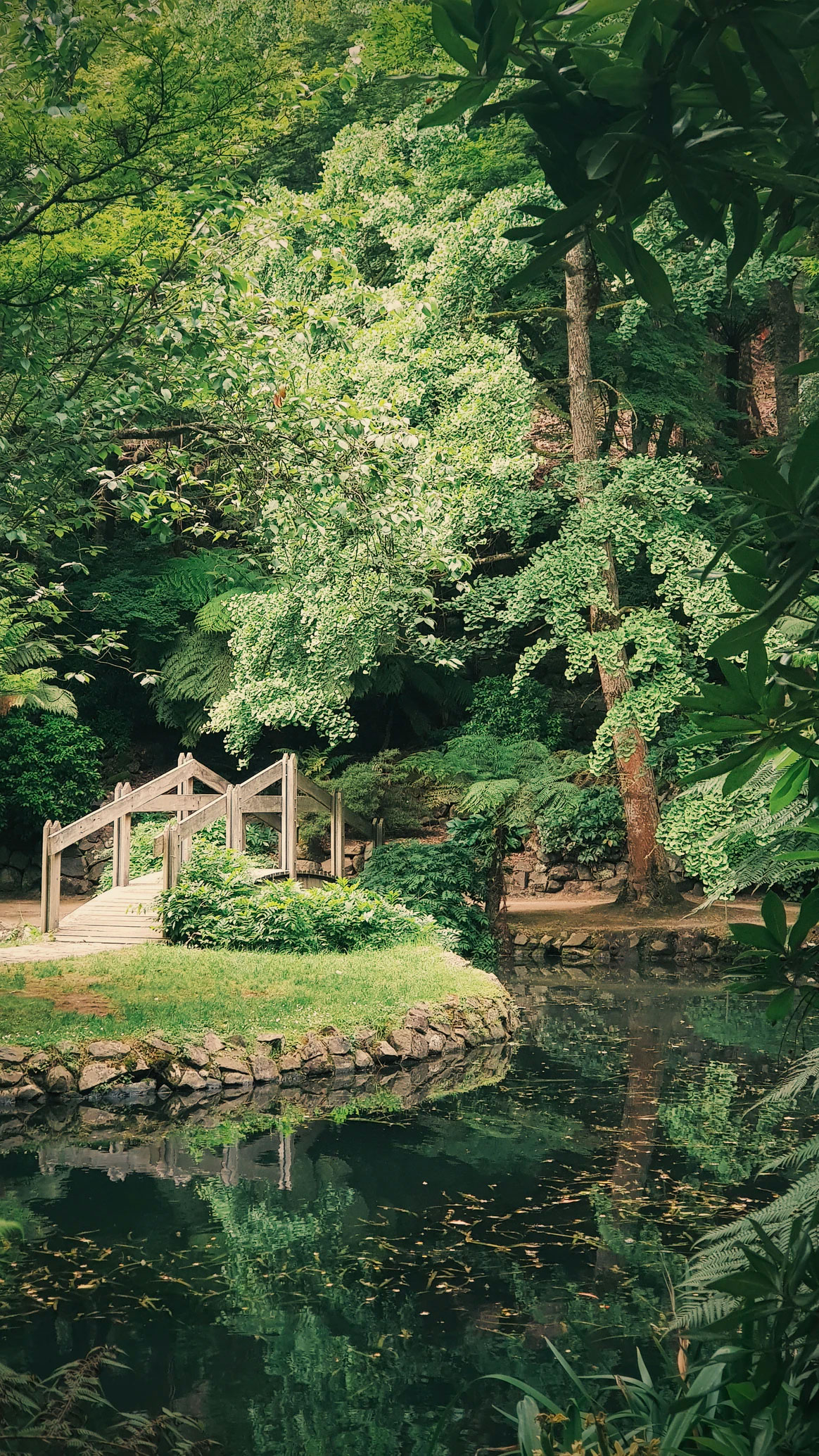 Garden Bridge & Water Moat | Keep It Wet Concrete landscaper-gallery-10